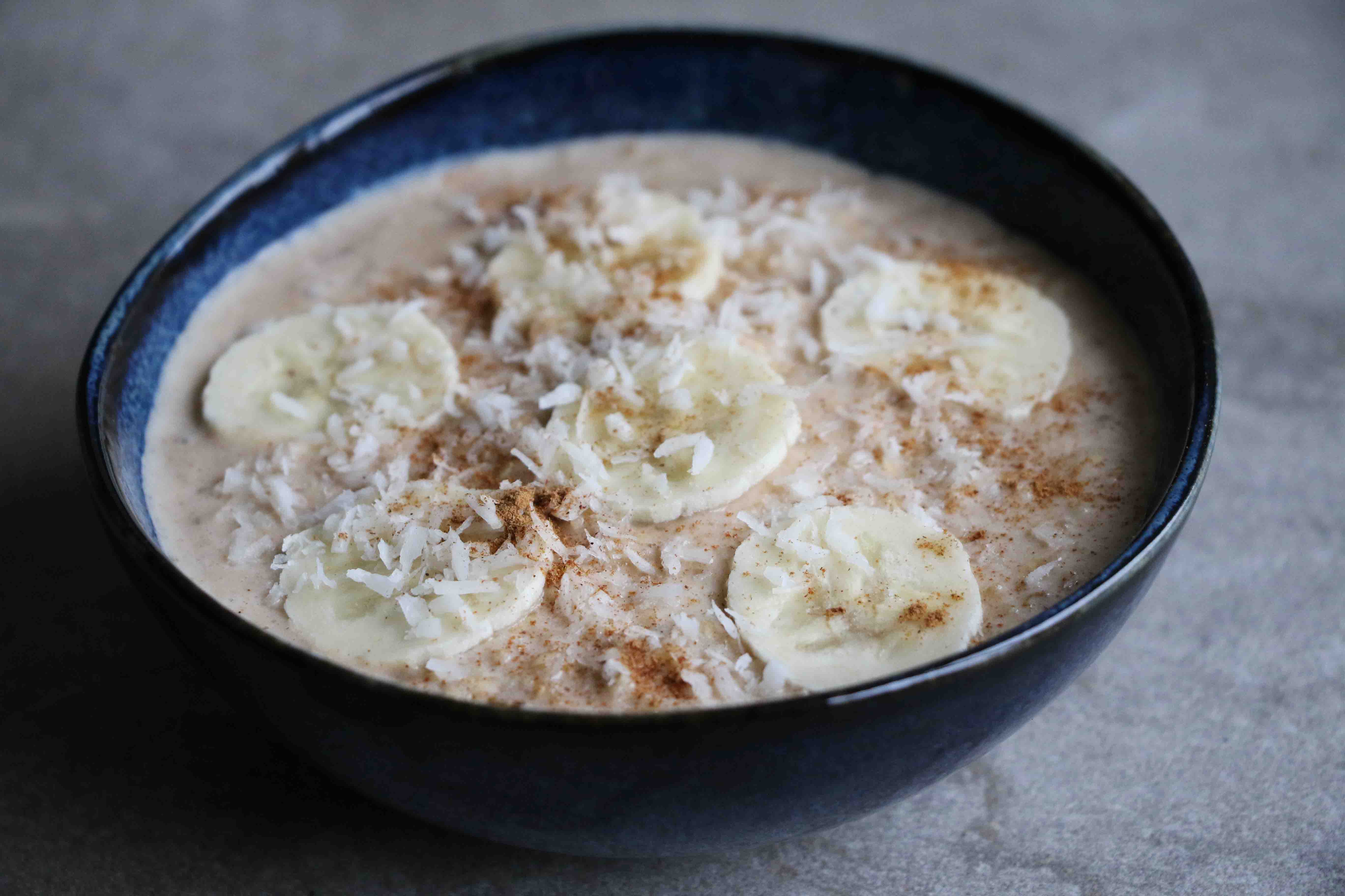 Porridge mit Kokos &amp; Banane | Vegetastisch