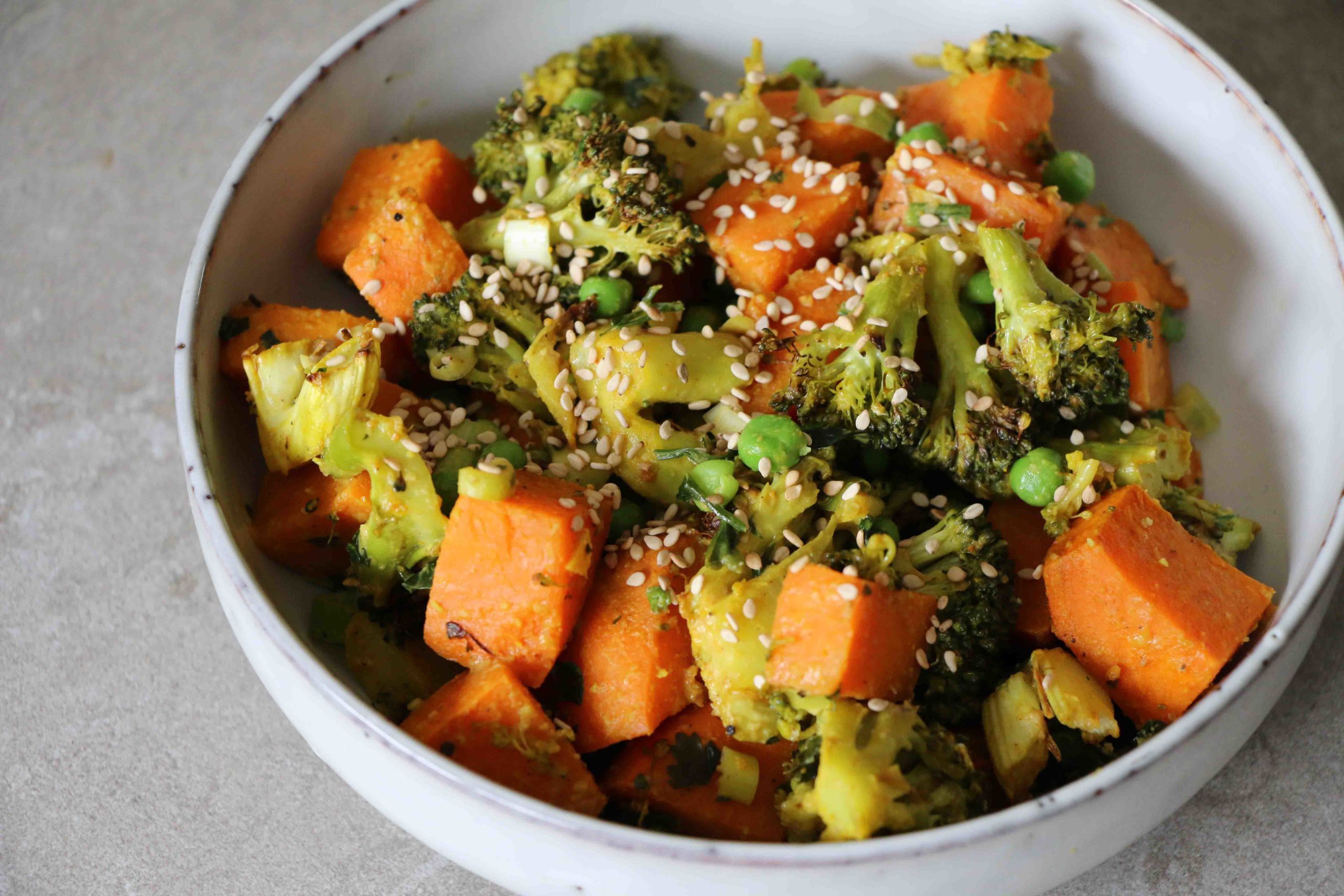 Gebackener Süßkartoffel &amp; Brokkoli Salat | Vegetastisch