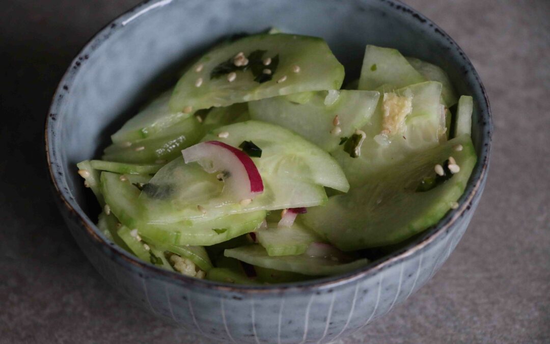 Gurkensalat mit Ingwer und Knoblauch