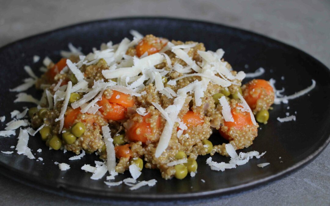 Quinoa-Risotto mit Erbsen & Möhren